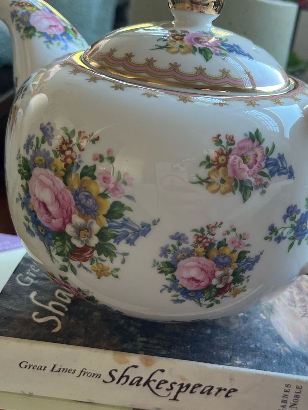 Lady Carlyle (Classic Collection)
by ROYAL ALBERT